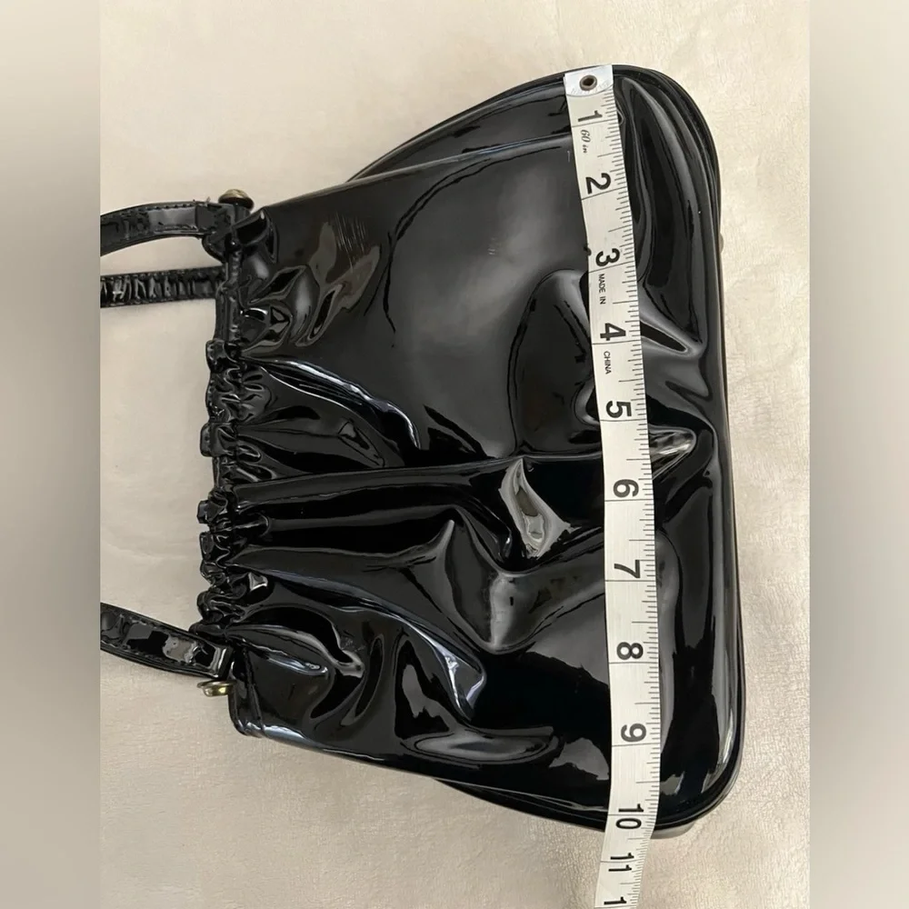 🩷 Patent Leather Top Handle Vintage Bag / Black Gold Hardware 💚